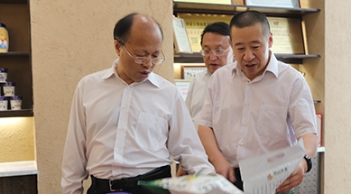 內(nèi)蒙古自治區(qū)政協(xié)黨組書記、主席李秀領(lǐng)考察、調(diào)研我公司